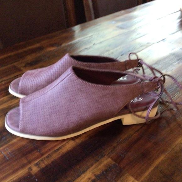 JOURNEE COLL./ NEW SANDALS - Picture 3 of 6